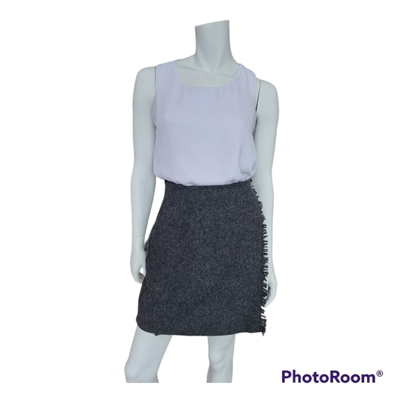 Woolrich dark grey wool mini wrap skirt with fringe edge and button closures S10 - Picture 3 of 13